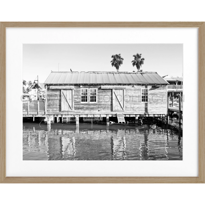 Holzhaus auf Stelzen mit Fensterläden und Blechdach in Florida Key West