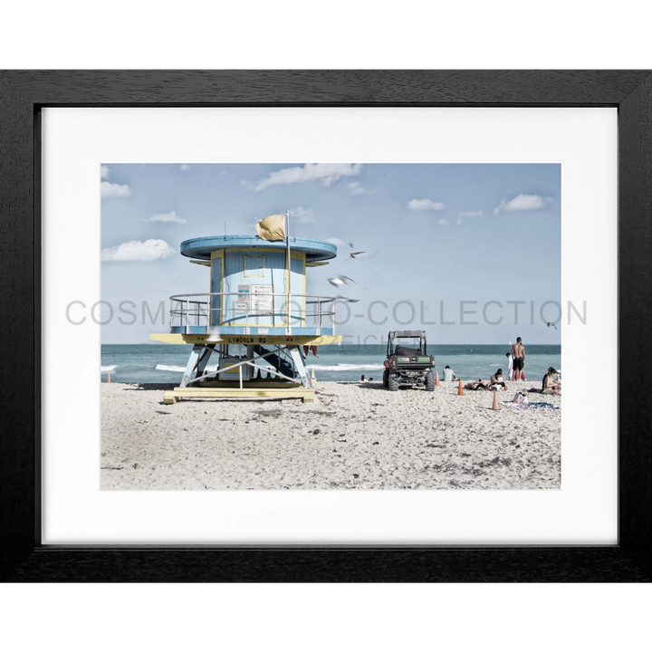 Türkis-weißer Rettungsturm am Strand von Miami Beach, Florida im Poster FL16