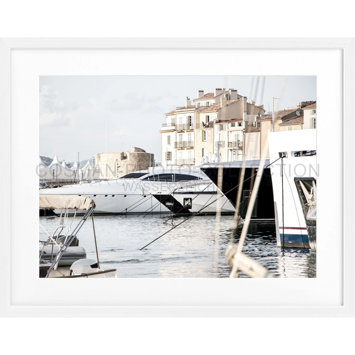 Luxusyacht im Hafen von Saint Tropez, Hochwertiges Poster ST01