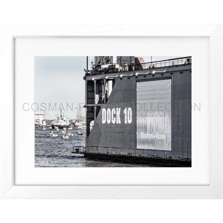 Schwarzweißfoto eines Docks mit der Aufschrift DOCK 10 für Poster Hamburg Hafen HH27