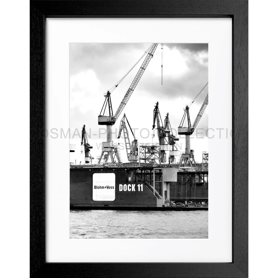 Cosman-Interior Rahmenfarbe: schwarz matt / Grösse: S (25cm x 31cm) / Motiv: schwarz/weiss Poster Hamburg Hafen "Dock 11" HH04