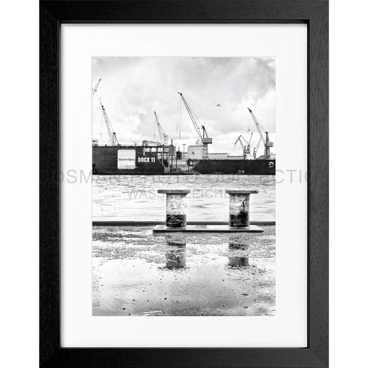 Cosman-Interior Rahmenfarbe: schwarz matt / Grösse: S (25cm x 31cm) / Motiv: schwarz/weiss Poster Hamburg Hafen "Dock 11" HH05K