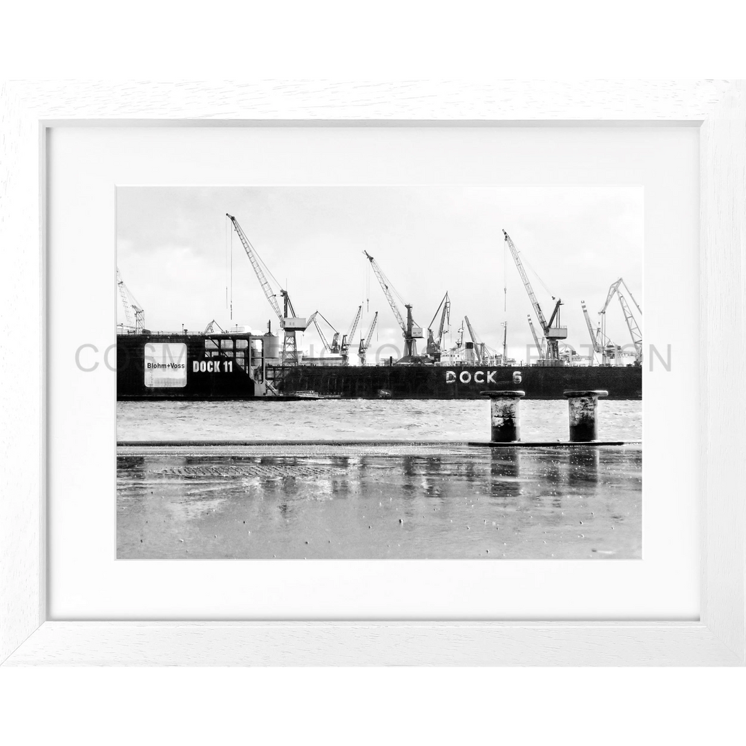 Industrielle Hafenkräne am Wasser mit Spiegelung, Poster Hamburg Hafen Dock HH05C