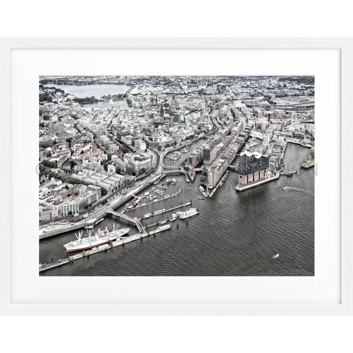 Schwarz-weiß Luftaufnahme einer Hafenstadt mit angedockten Schiffen, Poster Hamburg Hafen HH15