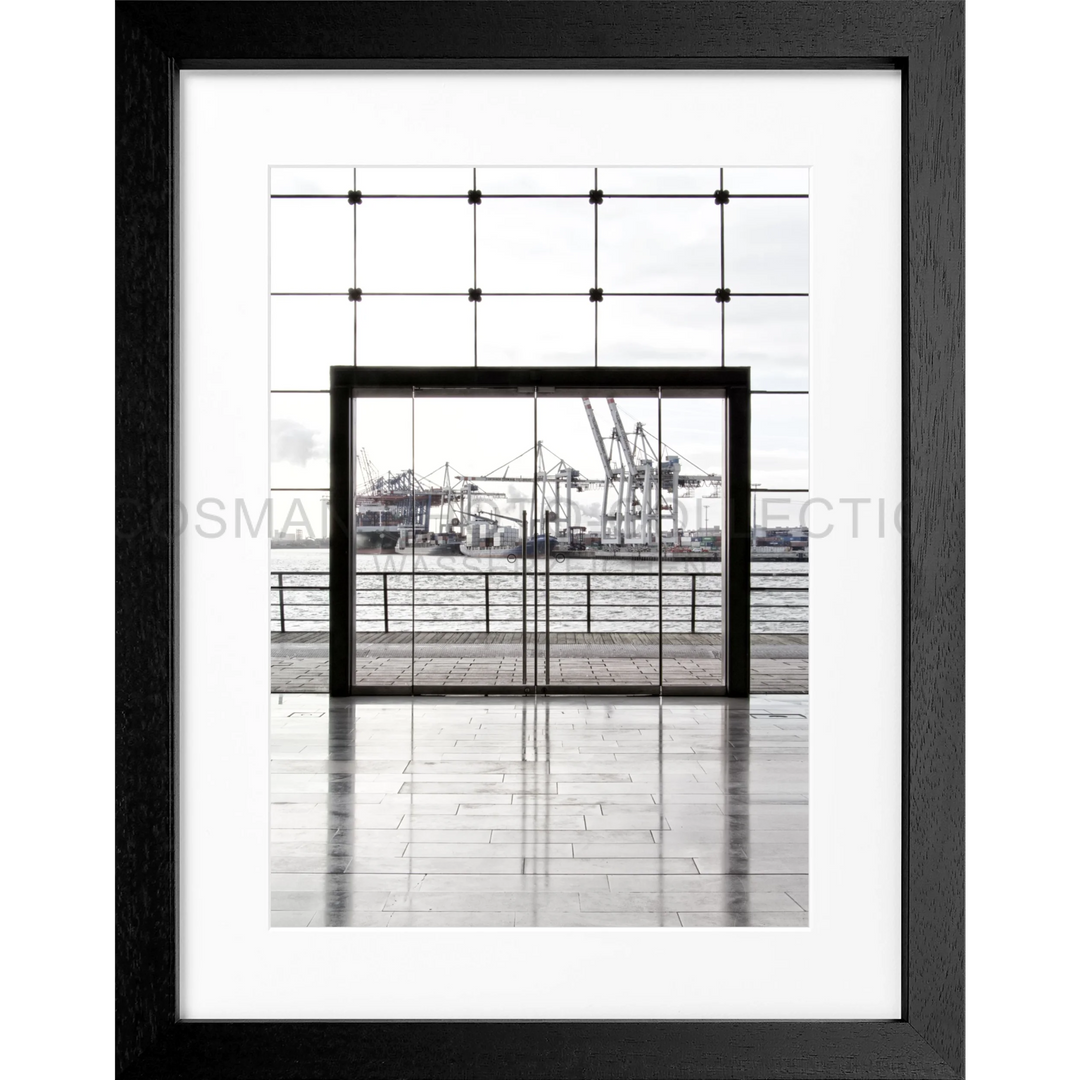 Schwarzgerahmtes Foto von Industriekaneng durch ein Fenster, Poster Hamburg Hafen HH33