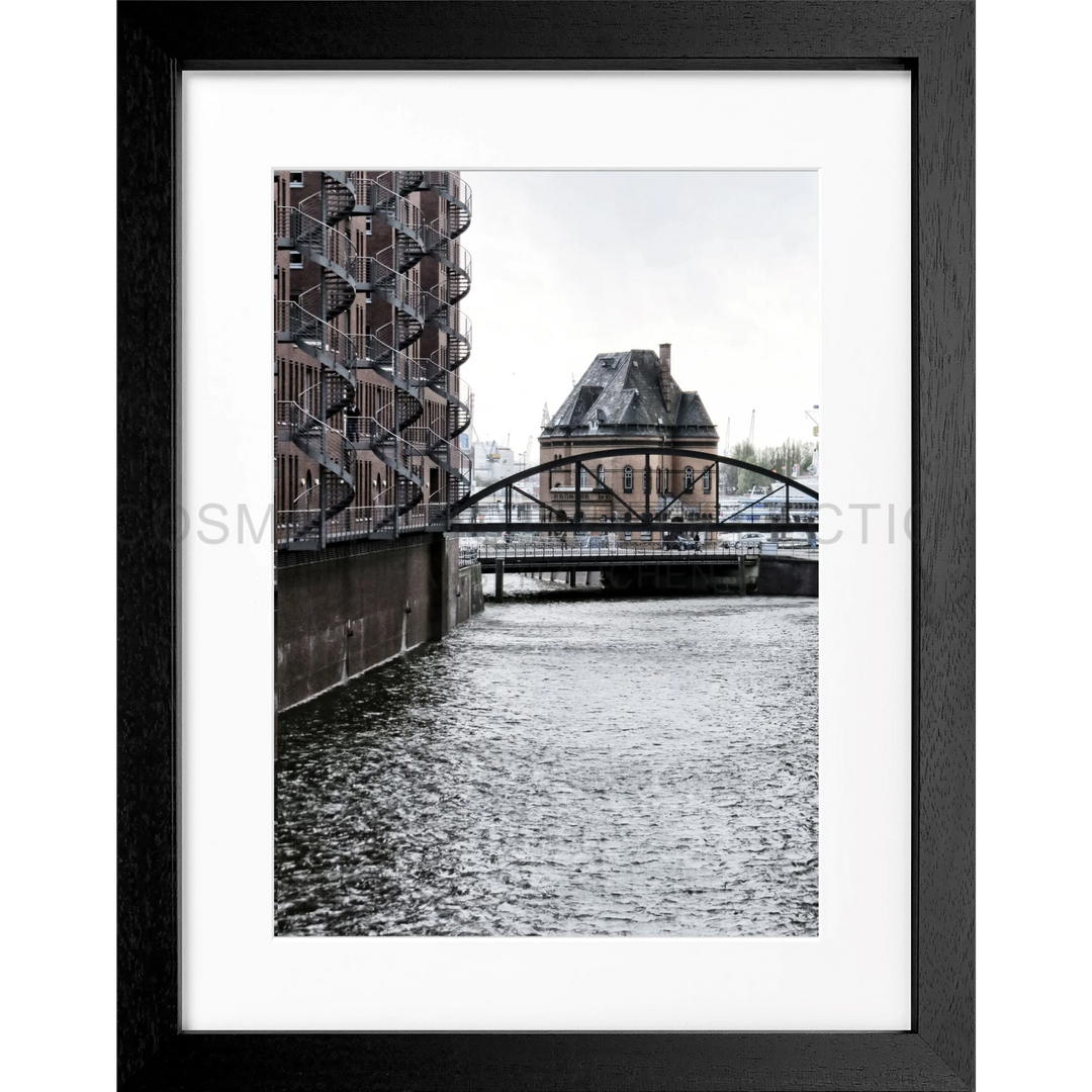 Cosman-Interior Rahmenfarbe: schwarz matt / Grösse: S (25cm x 31cm) / Motiv: farbe Poster Hamburg "Speicherstadt" HH46C