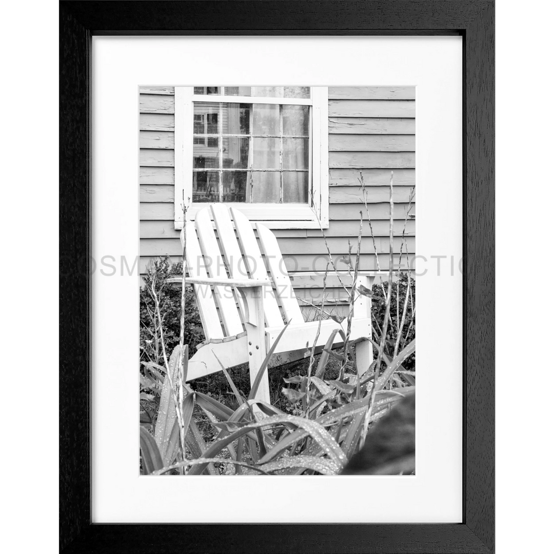 Weiße Adirondack-Stühle im Poster Hamptons Long Island Deckchair HM14 Design