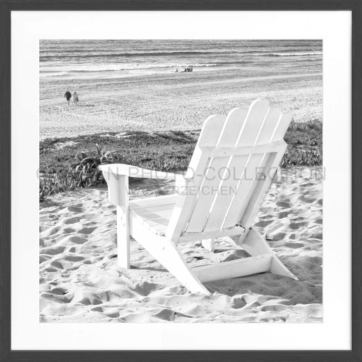 Weißer Adirondack-Stuhl am Sandstrand auf Poster Kalifornien Deckchair K180Q