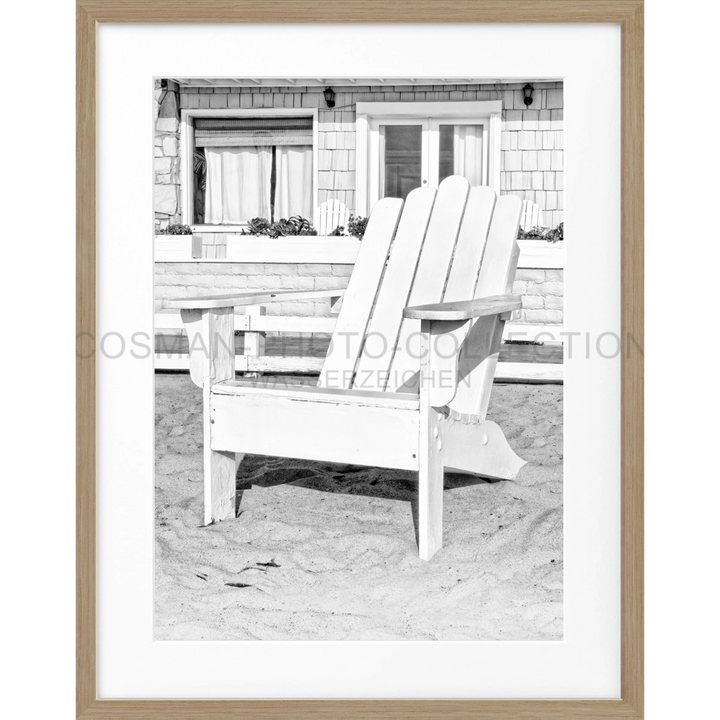 Weiße Adirondack-Stuhl auf Sand, Poster Kalifornien Deckchair K182