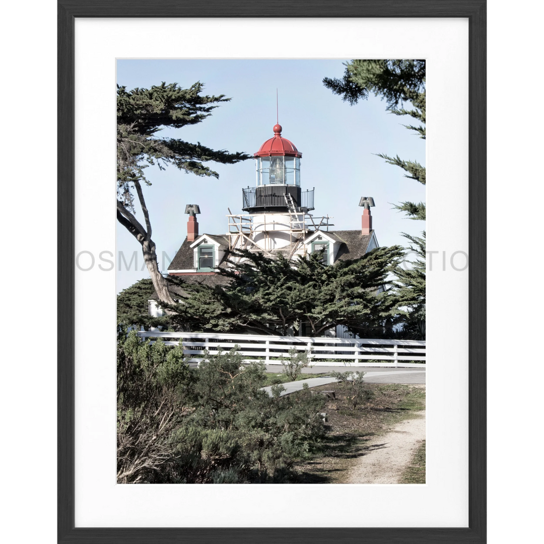 Historischer Leuchtturm mit rotem Turm und weißem Zaun auf Poster Kalifornien Lighthouse L09