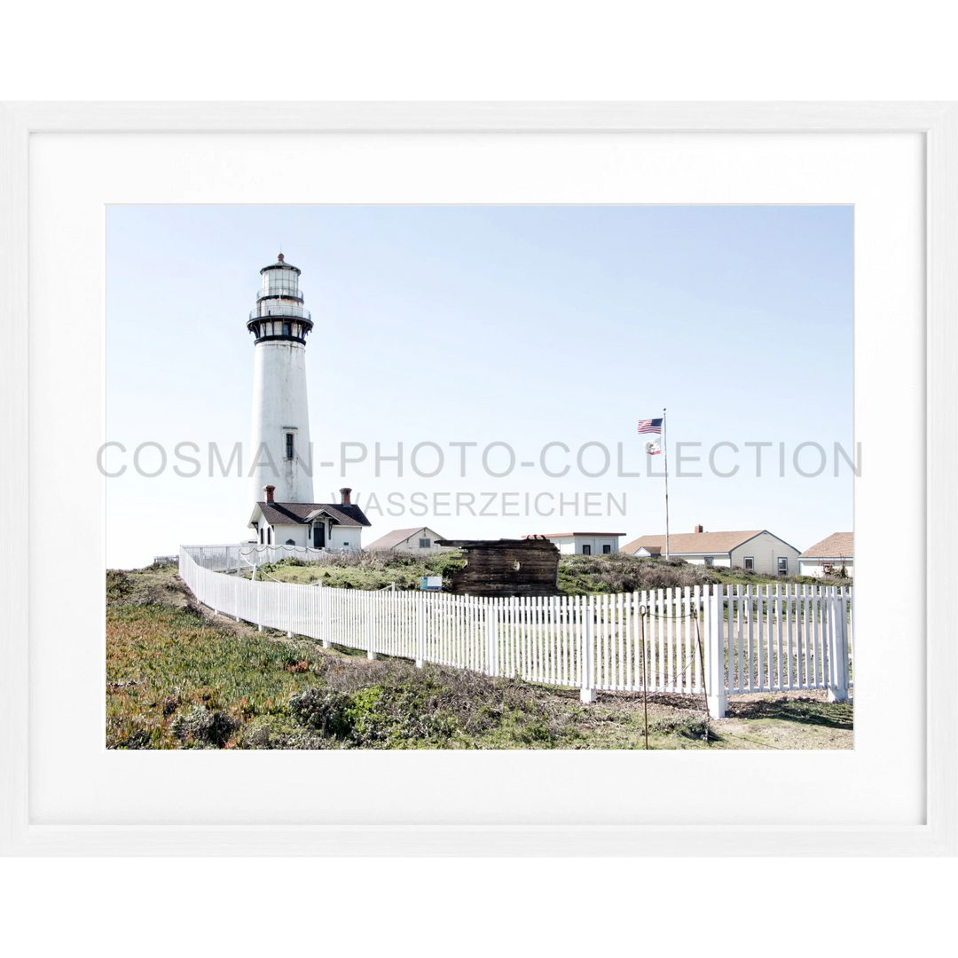 Weißer Leuchtturm mit einem Lattenzaun, Poster Kalifornien Lighthouse Pigeon Point L04