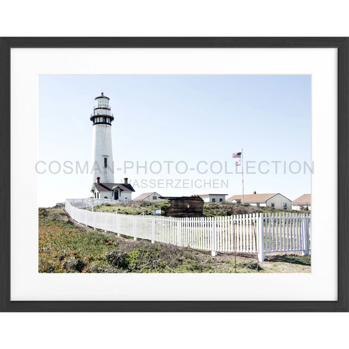 Weißer Leuchtturm mit einem Lattenzaun, Poster Kalifornien Lighthouse Pigeon Point L04