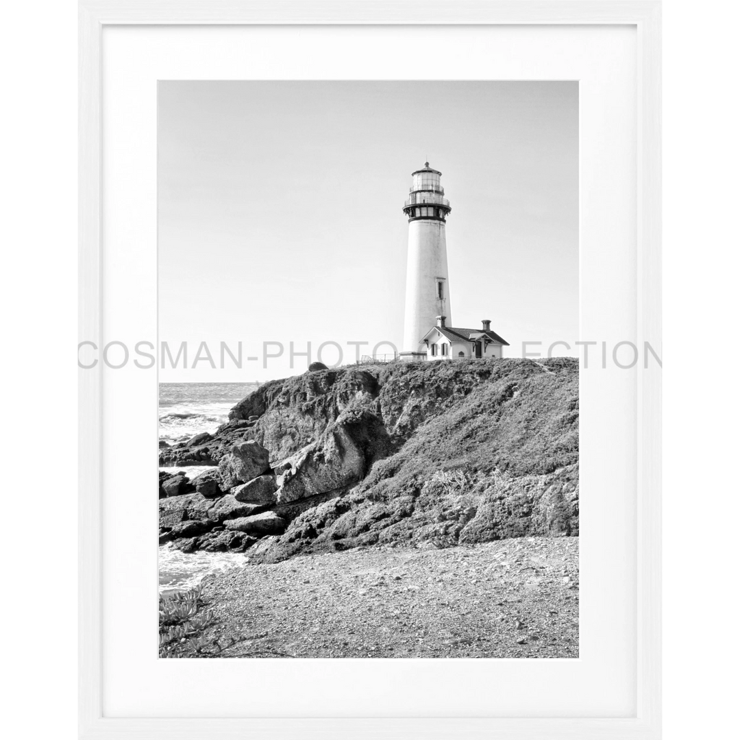 Weißer Leuchtturm auf felsigen Küstenklippen, Poster Kalifornien Lighthouse Pigeon Point L06