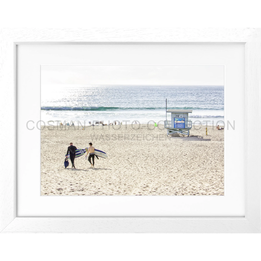 Rahmenfoto von Manhattan Beach mit zwei Personen in der Nähe eines Rettungsturms