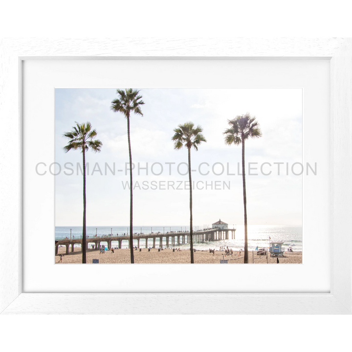 Gerahktes Foto eines Strandpiers mit hohen Palmen, Produkt ’Poster Kalifornien Manhattan Beach K185’