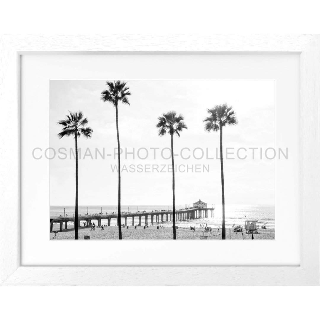 Schwarz-weiß-Fotografie eines Strandpier mit Palmen, Poster Kalifornien Manhattan Beach K185