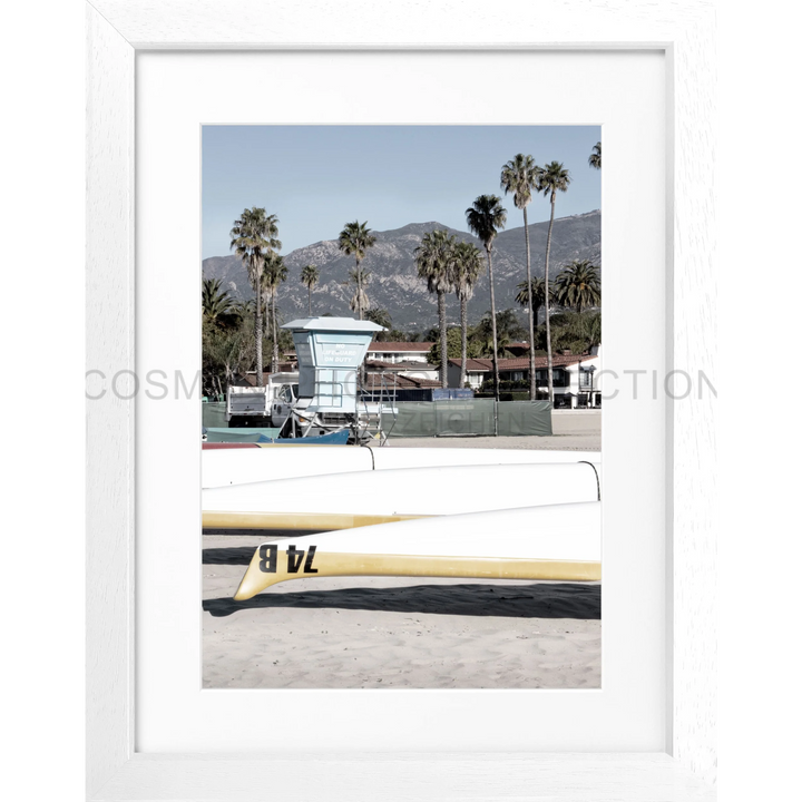 Weißer Lifeguard-Turm mit Palmen in Santa Barbara auf dem Poster Kalifornien K26