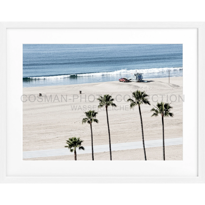 Palmen überblicken einen Sandstrand mit sanften Wellen, Poster Kalifornien Santa Monica Beach