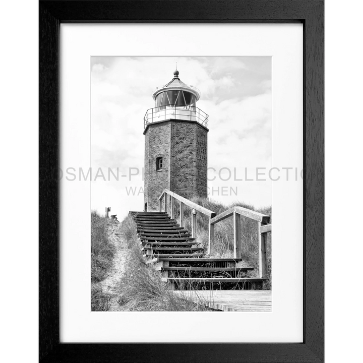 Steinernen Leuchtturm mit Holztreppe zum Eingang im Poster Leuchtturm Sylt Rotes Kliff