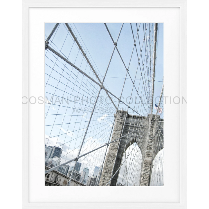 Poster New York Brooklyn Bridge NY102 mit markanter Stahlseilarchitektur und Steintürmen