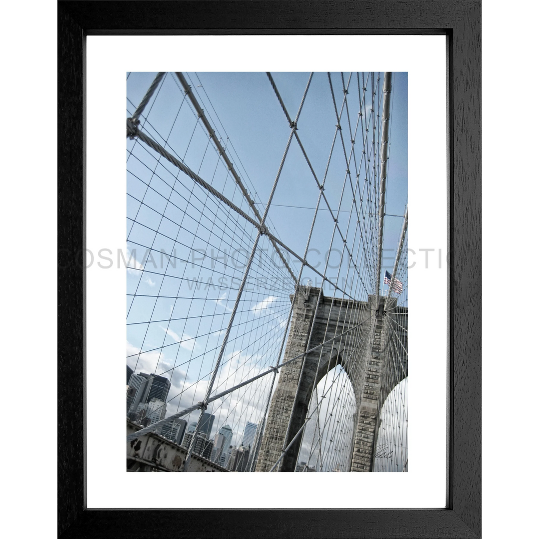 Poster New York Brooklyn Bridge NY102 mit markantem Stahlseil-Design und Steinturm