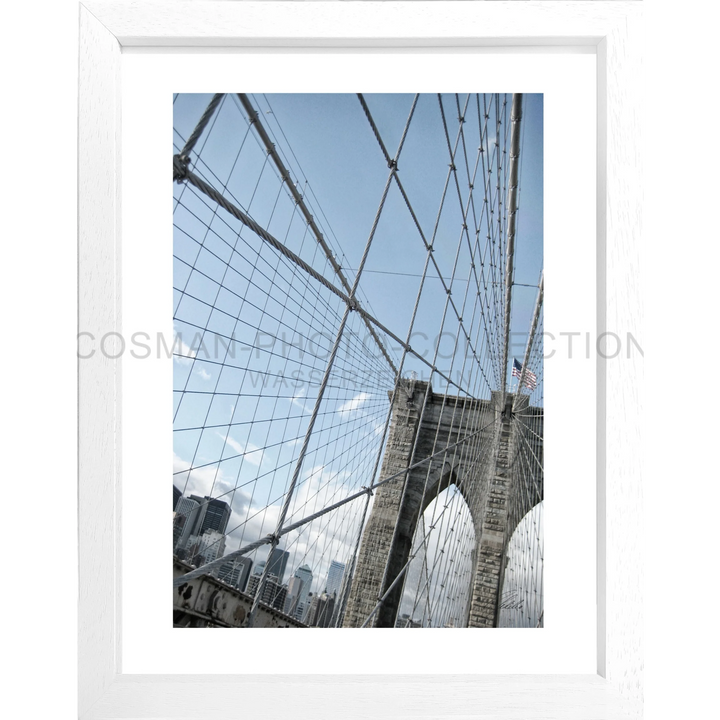 Gothischer Steinbogen und Stahlkabel der Brooklyn Bridge auf Poster New York BK102