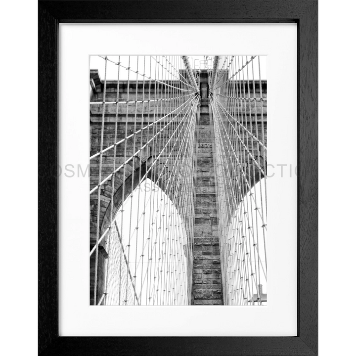 Schwarz-weiß Architekturfoto der Brooklyn Bridge Kabel und Turm für Poster New York NY105