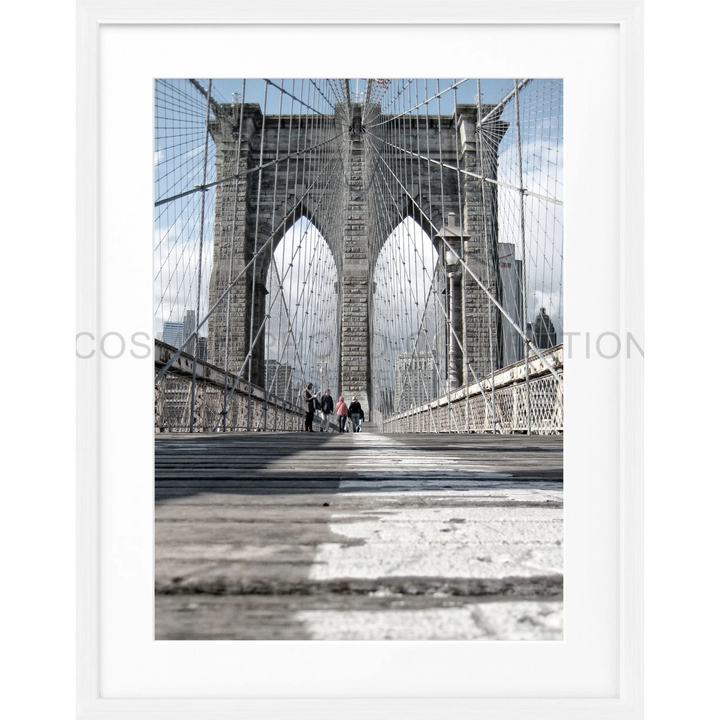 Gotische Steingotik des Brooklyn Bridge mit Kabeln und Türmen auf Poster NY34