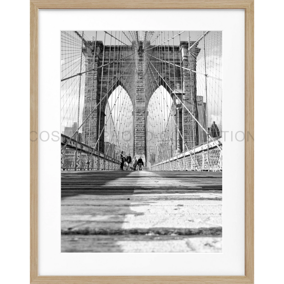 Brooklyn Bridge mit ikonischen Gotikbögen und Hängekabeln auf Poster New York NY34