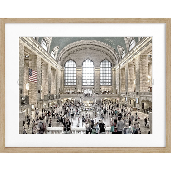 Gerahmtes Foto des Hauptsaals von Grand Central Terminal mit Pendlern