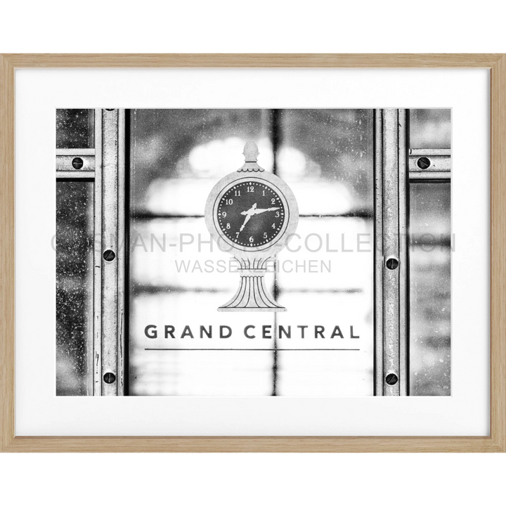 Schwarz-weißes Foto des ikonischen Grand Central Terminal-Uhrlogos auf Poster NY88