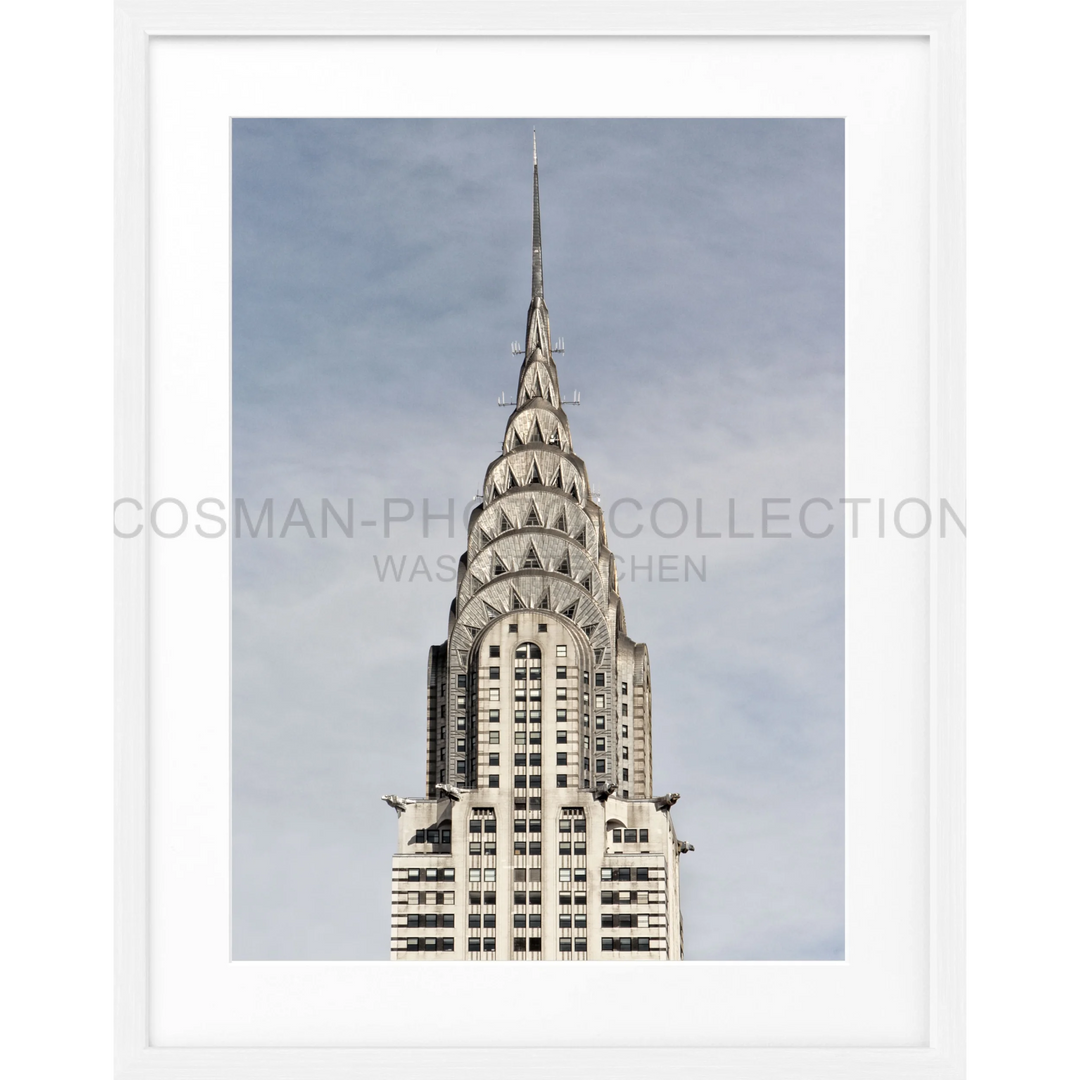 Art Deco-Spitze des Chrysler Building mit Edelstahlkrone und dreieckigen Fenstern