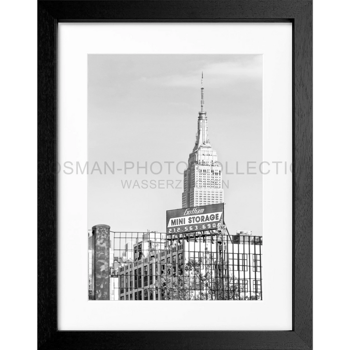 Schwarz-weiß-Fotografie des oberen Abschnitts und des Spitze des Empire State Buildings