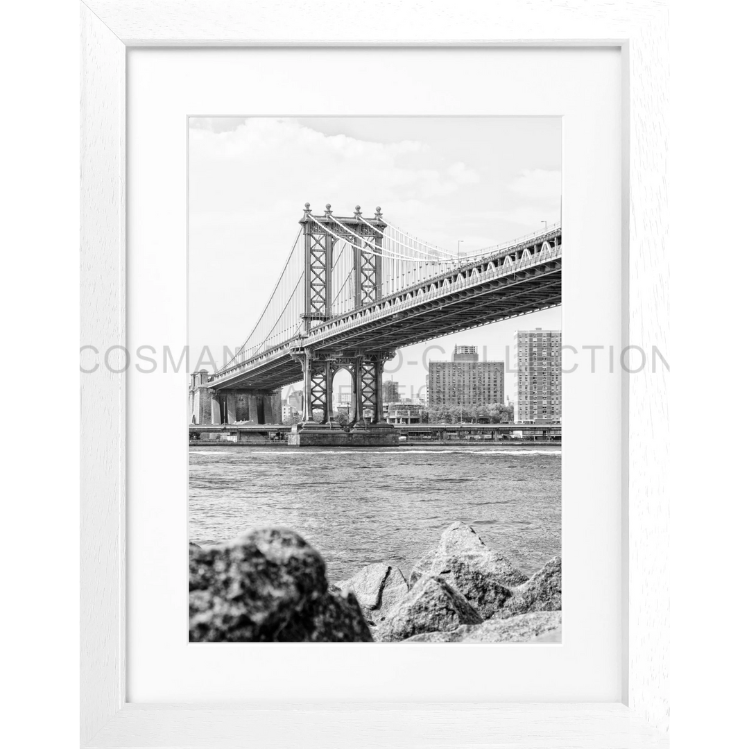 Schwarz-Weiß-Poster von der Manhattan Bridge über den East River in New York