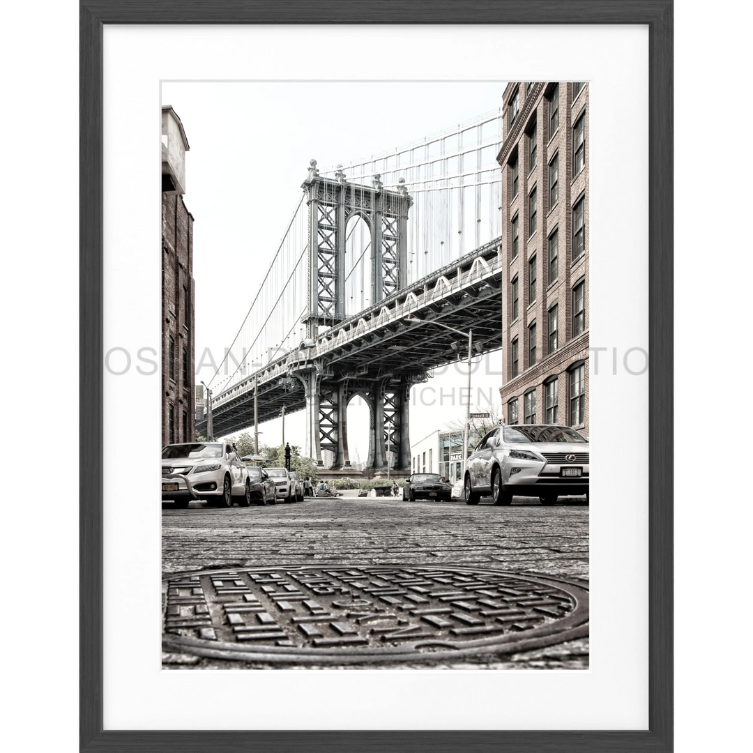 Manhattan Bridge seen from a cobblestone street in DUMBO, Brooklyn für Poster NY33