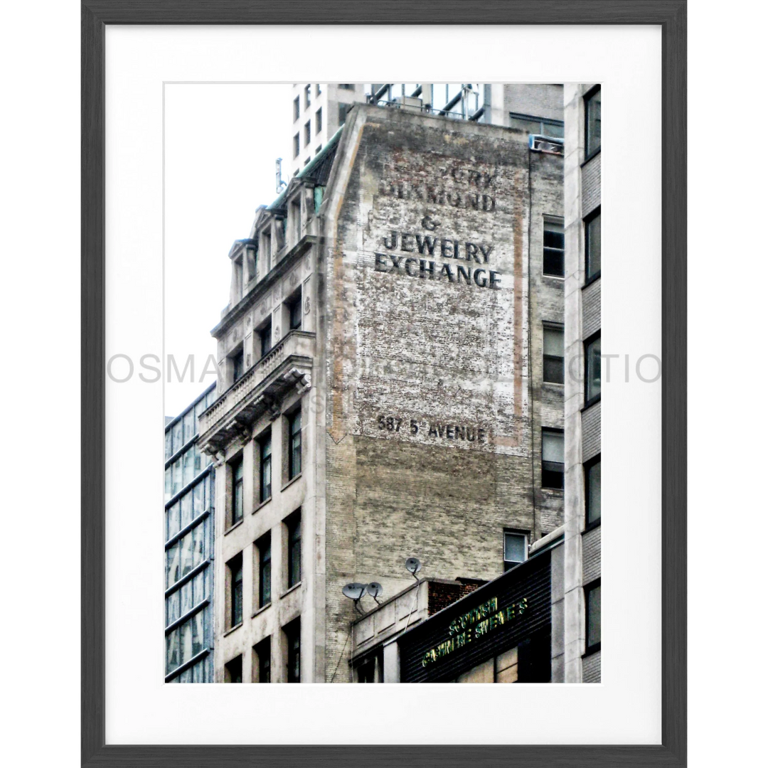 Verblasstes Vintage-Schild Diamond & Jewelry Exchange an Wand in New York NY33A Poster