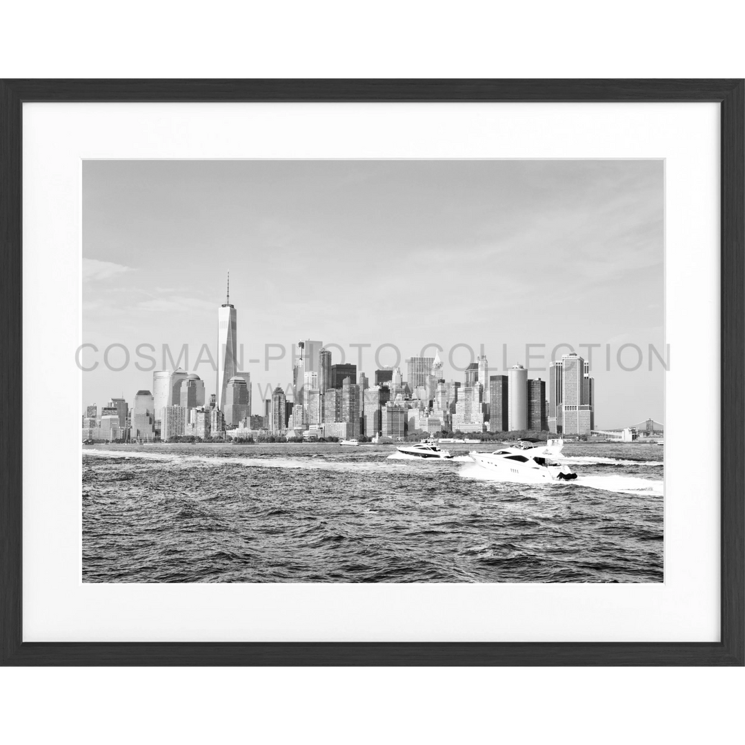 Schwarz-weiß Skyline von Manhattan, gesehen vom Wasser, für Poster New York Skyline NY106