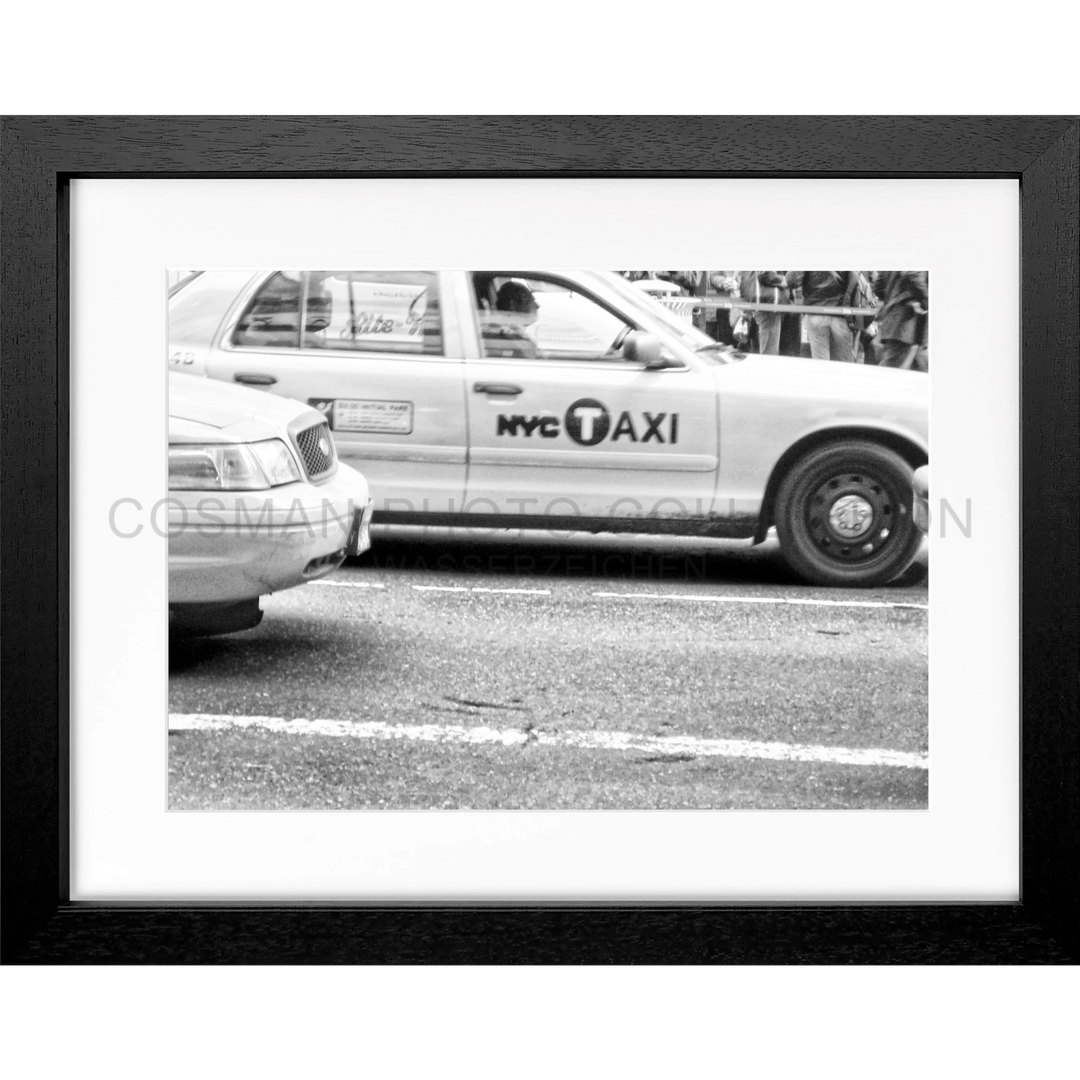 Schwarz-weißes Foto eines New Yorker Taxis auf dem Poster New York ’Yellow Cap’ NY61