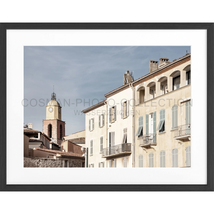 Mediterrane Baustile mit einem Kirchturm in Saint-Tropez auf Poster Saint Tropez ST02