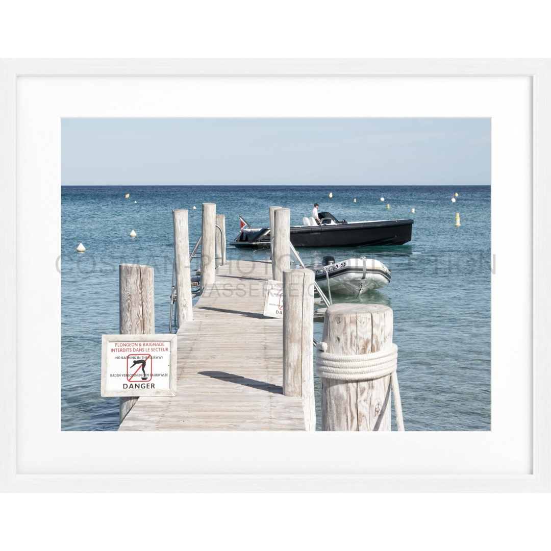 Holzsteg am blauen Wasser mit Booten, Poster Steg Le Club 55 Saint Tropez ST39