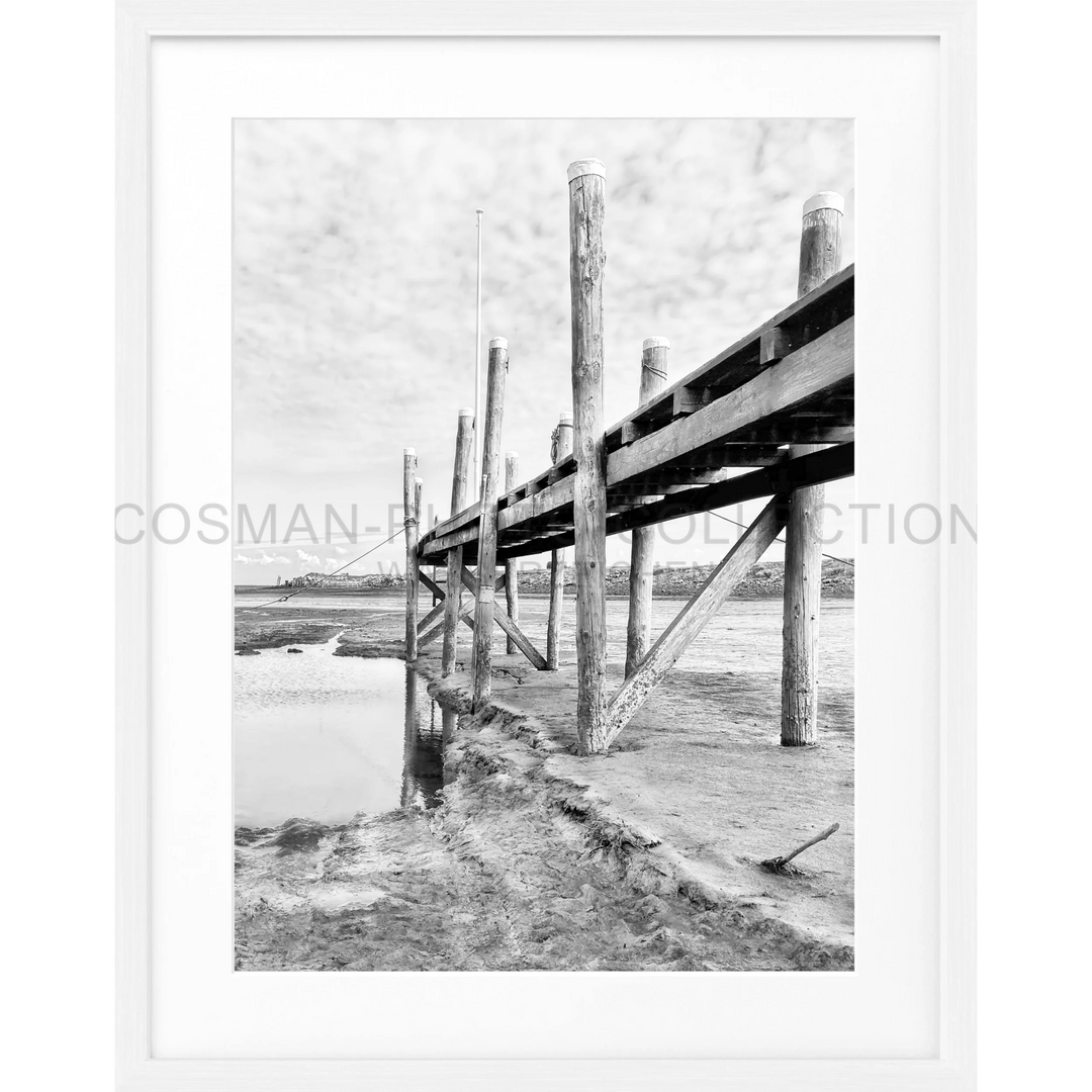 Wettergegerbter Holzsteg über Wasser für Poster Sylt Rantum Hafen SY53D